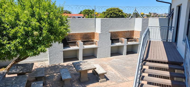 To Let 2 Bedroom Property for Rent in Royal Ascot Western Cape